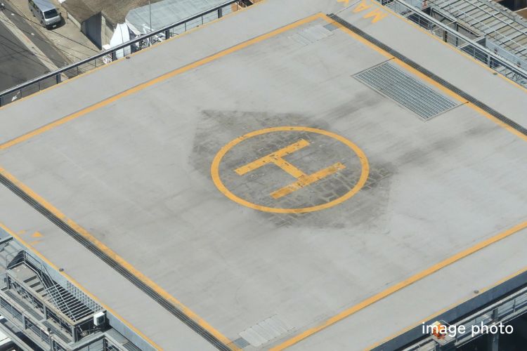メガシティタワーズの緊急離着陸場(H.)